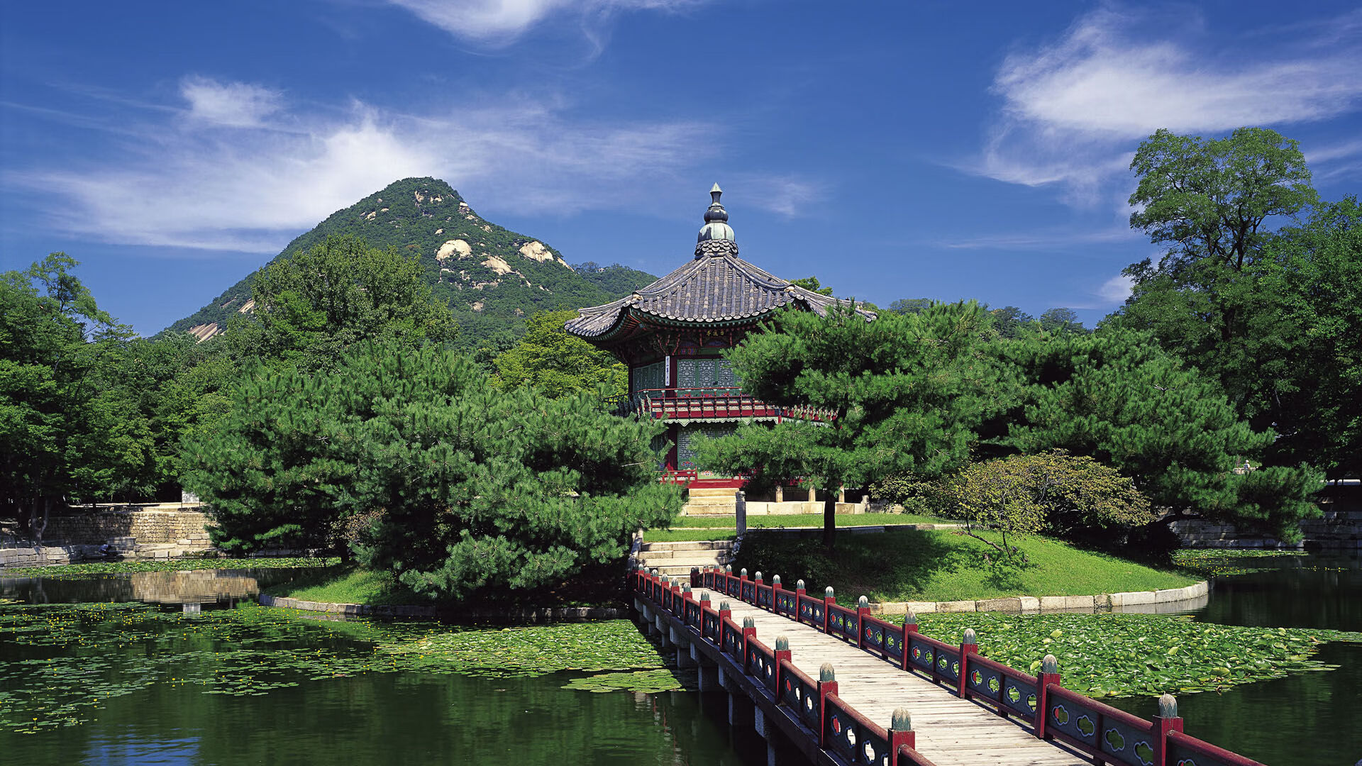 2026 世界杯揭幕战门票在二级市场涨至 8000 美金： 解析北美足球市场的消费力。